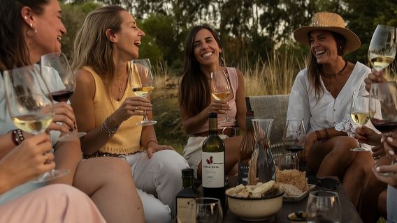 Degustazione in due cantine + pranzo completo. Trasferimento incluso