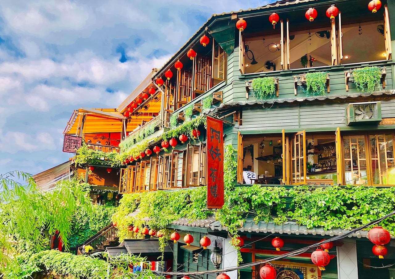 1-day tour to Tiaoshi Coasts, Yehliu, Shifen, Golden Waterfall, and Jiufen - Departing from Ximending