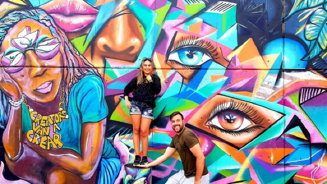 Comuna 13 Graffiti Tour with Street Food