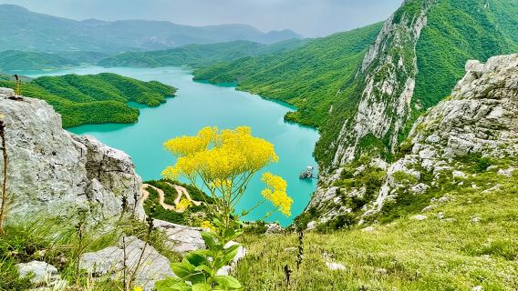 Пеший поход на гору Гамти и озеро Бовилья из Тираны на роскошном Land Rover