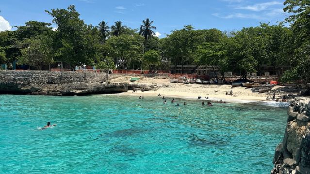 ซานโตโดมิงโกต้องทำ; ลอส 3 โอโฮส, ชายหาดโบคาชิกา และอื่นๆ