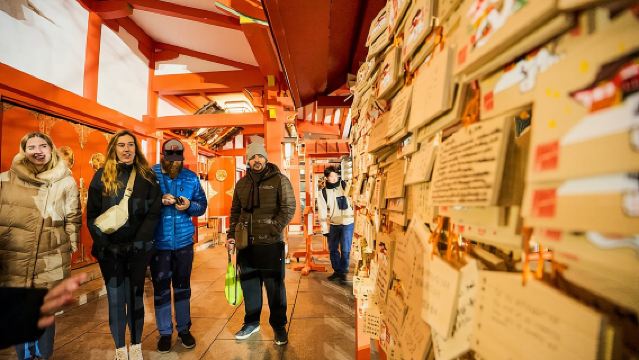 Tokyo: Shinjuku Historical Walking Tour & Secret Backstreets