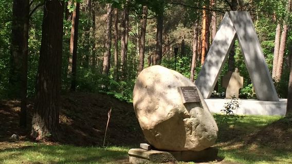 Từ Vilnius: Tham quan Lâu đài Trakai và Tưởng niệm Paneriai