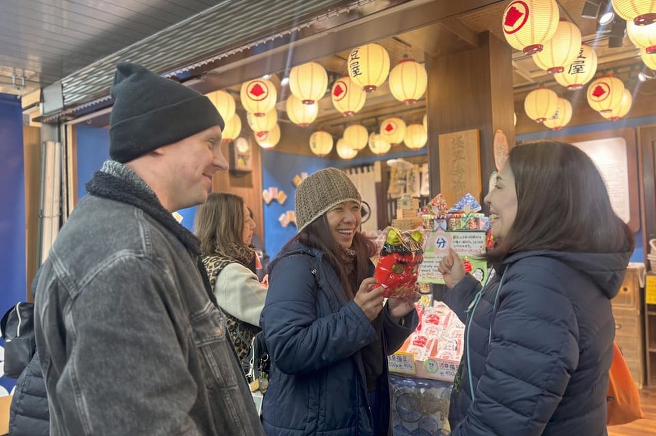 Tokyo: Asakusa Sensoji Temple Historical Walking Tour