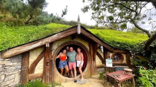 Hobbiton & Rotorua including Waiotapu Day Tour from Auckland