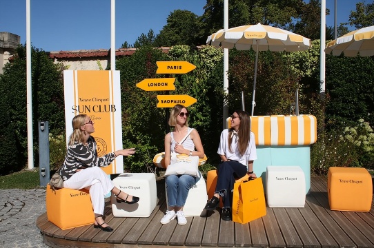 Reims atau Epernay: Tur seharian ke perkebunan keluarga Veuve Clicquot & makan siang