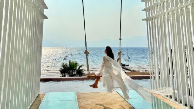 撫仙湖+月亮灣+澄江化石博物館+櫻花谷+太陽山小鎮包車一日遊