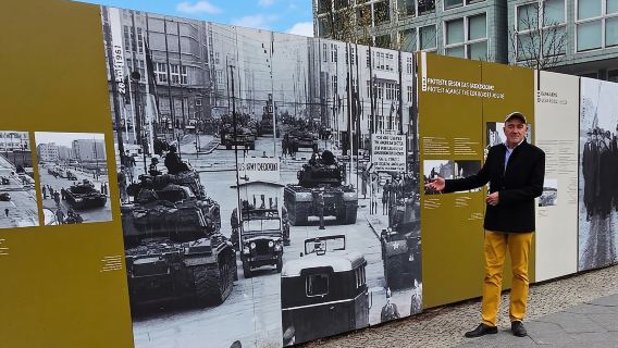 ทัวร์ชมเมืองเบอร์ลินแบบส่วนตัวครึ่งวันด้วยรถมินิแวน พร้อมเดินชมเมืองสั้นๆ