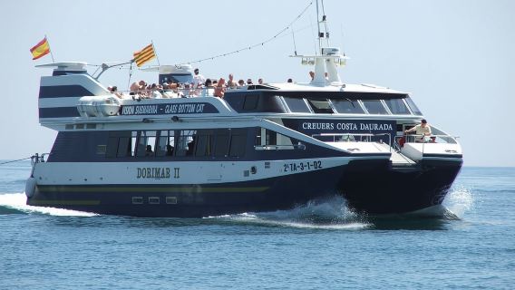 Cambrils: Crociera serale con spettacolo pirotecnico e bevande