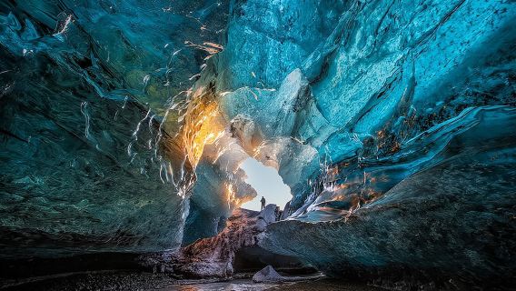 Ice Cave Tour in the National Park of Vatnajökull