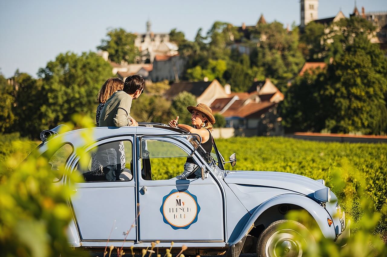 Half-day guided tour on the Burgundy wine Route in a classic car