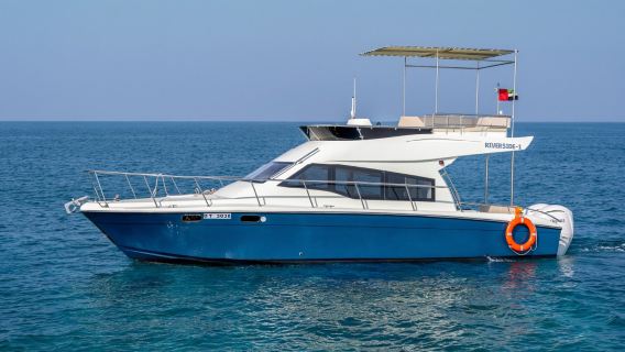 Berlayar dengan Kapal Pesiar Yacht di Sepanjang Pesisir Dubai