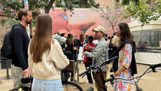 Barcellona: tour in bici o eBike, attrazioni principali e approfondimenti locali