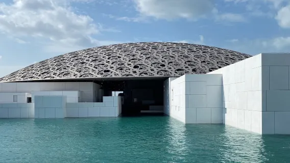 Excursión de un día a Abu Dabi con entradas al Louvre
