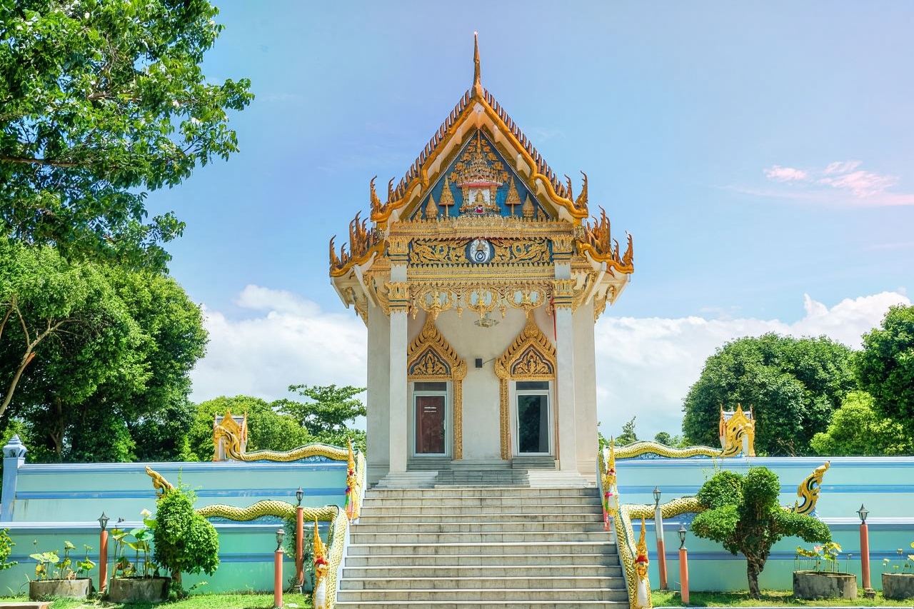 ทัวร์ครึ่งวันรอบเกาะสมุยโดยรถบัสปรับอากาศ วัดปลายแหลม + วัดคุณาราม (พระวิหารหลวงพ่อแดง) + หินตา-ยาย