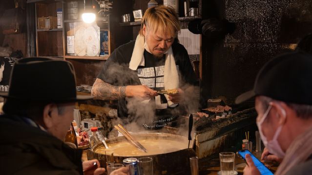 ทัวร์ชิมเหล้าและอาหารที่บาร์ท้องถิ่นในชินจูกุ โตเกียว