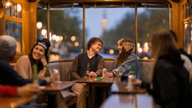 Amsterdam Evening Canal Cruise with Live Guide and Onboard Bar