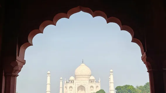 Tour del "Taj Mahal" sul treno più veloce dell'India (Gatiman Express)