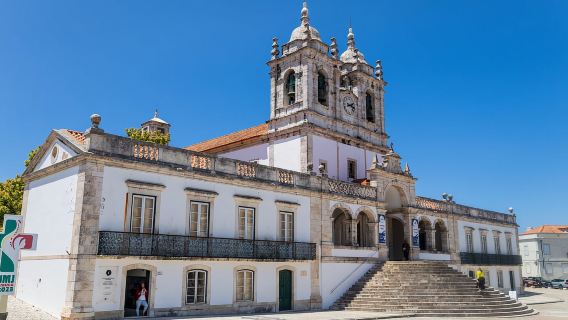 Desde Lisboa: grupo pequeño al Palacio de Pena, Nazaré y Fátima