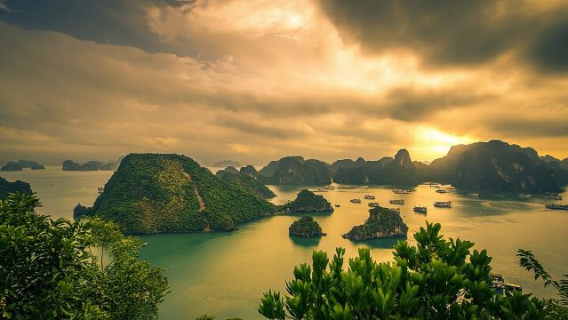 ทัวร์อ่าวหะล็องแบบวันเดียว - ถ้ำ พายเรือคายัค เกาะติต๊อป และอาหารกลางวัน