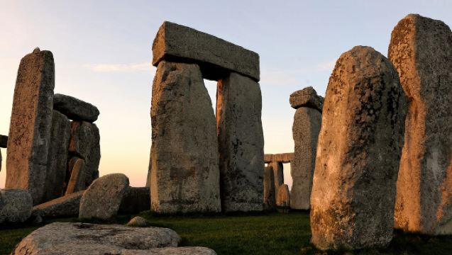 Windsor, Stonehenge and Bath with Optional Entrances - Fully Guided Coach Tour