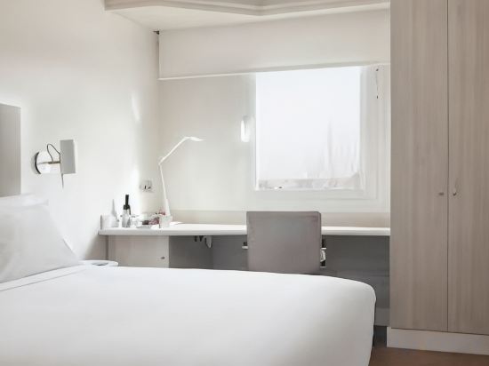NH Madrid Barajas Airport Room Type - Standard Double or Twin Room