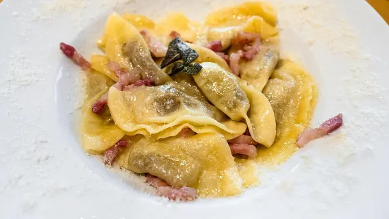 Bergamo: Tour gastronomico completo con delizie locali a cura di Do Eat Better