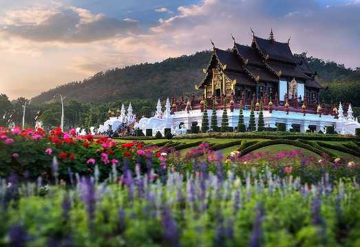 HalfDayPhraThatDoiKhamTempleandRoyalParkRajapruek(PrivateTour)