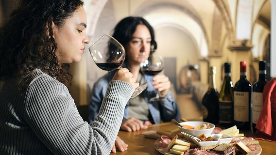 ชิมไวน์ใกล้บ้านและสนามกีฬาของจูเลียตกับวัลโปลิเซลลา