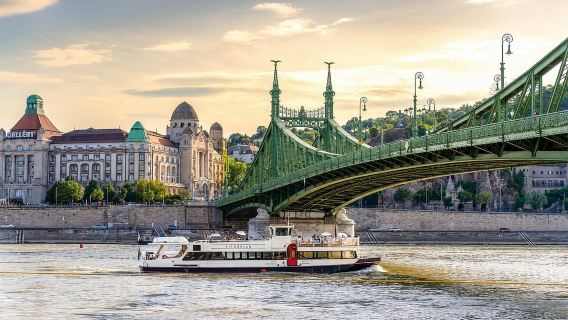 Croisière touristique d'une heure sur le Danube à Budapest, en Hongrie (départs disponibles en journée et en soirée)