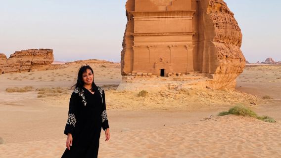 Pakej lawatan bas berkumpulan dalam bahasa Inggeris ke tapak tamadun Nabatean di Hegra, Al Ula, Arab Saudi