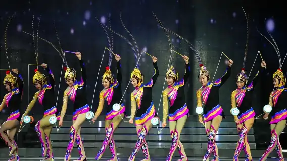 Beijing Evening Acrobatic Show in Red Theater + Private Transfer