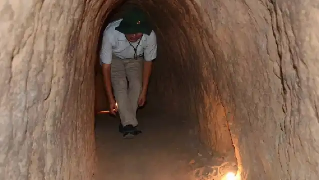 胡志明古芝地道+高台教聖殿一日遊【豪華商務車+VIP小團】