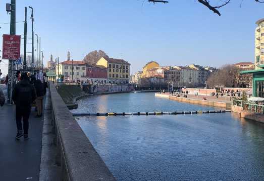 Milan Centre Food Tour of 7+ Italian Tastings with Risotto Wine