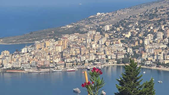 Sarande: Recorrido a pie y en kayak por Blue Eye y Castillo de Lekursi