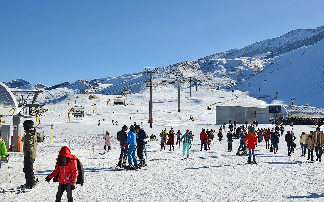 バクーからシャフダグへのプライベートツアー：コーカサスの冠を一年中楽しむ