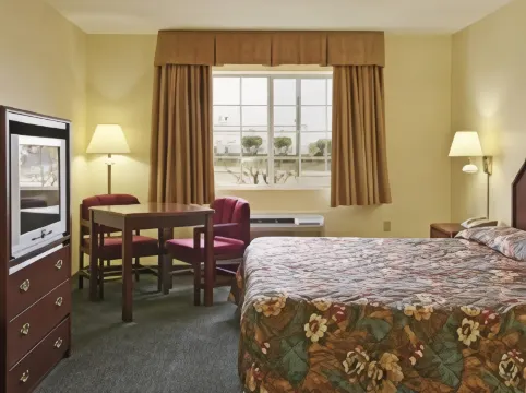 Super 8 by Wyndham Burleson Fort Worth Area