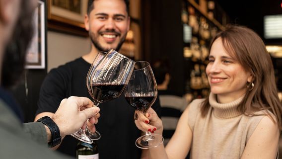 Tour enogastronomico di Barcellona per piccoli gruppi con un sommelier