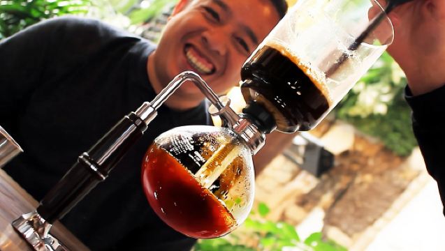 Bogota Kickstart Tour: Candelaria + Cacao & Coffee Experience •4h