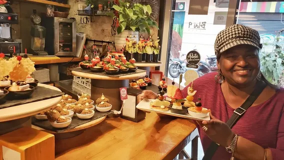 Tour privato di cibo e bevande a Barcellona nelle taverne tradizionali