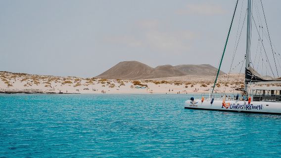 Lanzarote: Pelayaran pulau La Graciosa dengan aktiviti makan tengah hari dan air