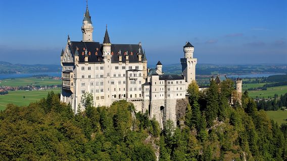 Full-day Trip to Neuschwanstein Castle and Linderhof from Munich