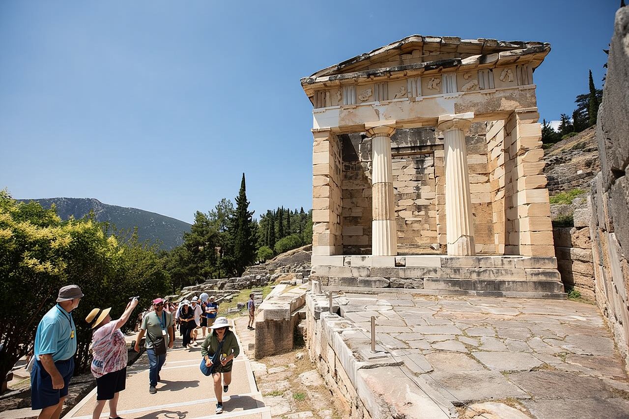 Historical Delphi One Day Tour with Arachova Stop & Expert Guide