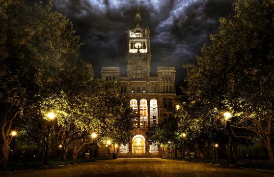 鹽湖城幽靈之旅：鹽、幽靈與陰影