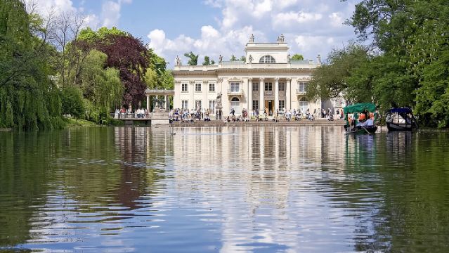 ทัวร์นำเที่ยวประวัติศาสตร์กลุ่มเล็กในวอร์ซอพร้อมบริการรับ-ส่ง สาธารณะ