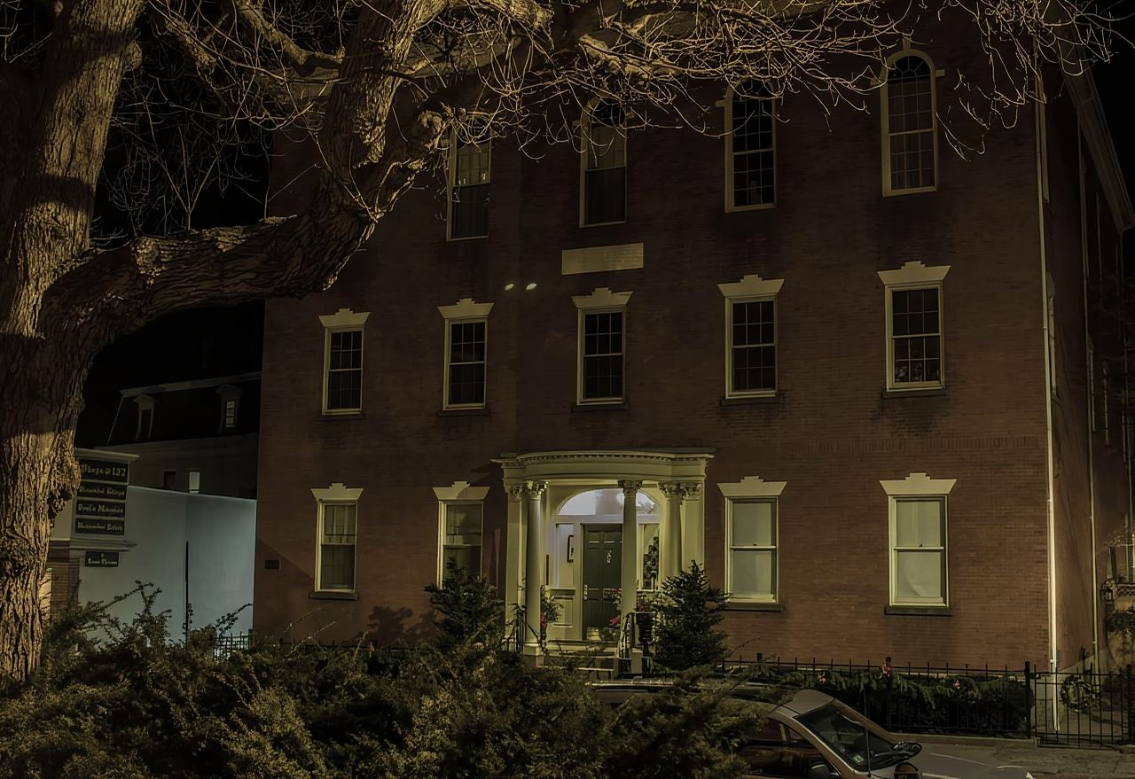 Salem Ghost Tours: Witches & Wicked Whispers