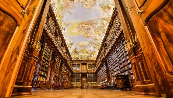 Praga: tour salta fila del monastero e della biblioteca di Strahov