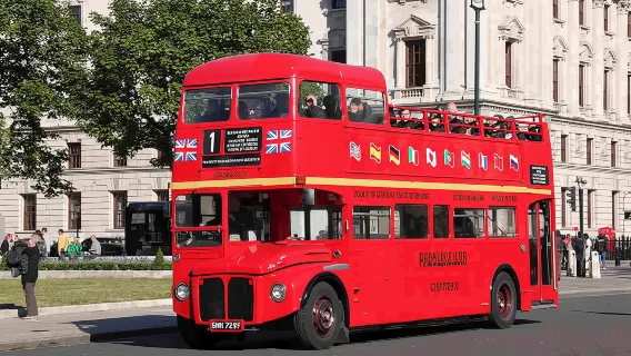 Hongkonger Palastmuseum + Victoria Peak + Abendliche Hafenrundfahrt + Sunset Roller Coaster 20 Personen Tagesausflug Englisch Russisch