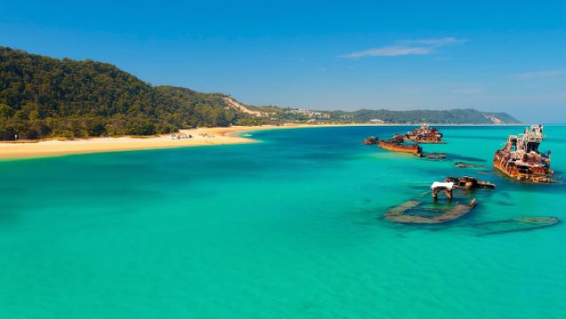 Moreton Island In-Depth 1-Day Tour [Lunch + Snorkeling + Sandboarding + Transparent Canoe]