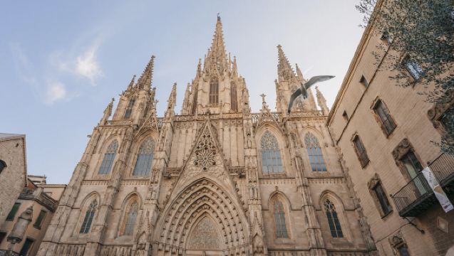Walk through the Gothic Quarter and Modernist Barcelona Small Group